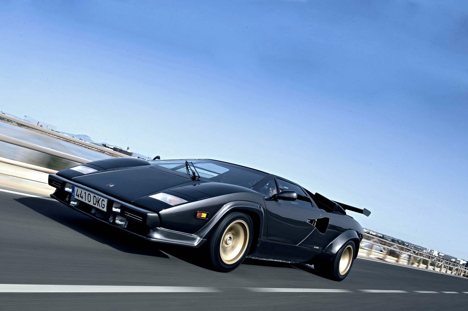 Lamborghini Countach LP5000 Quattrovalvole: Guide & History