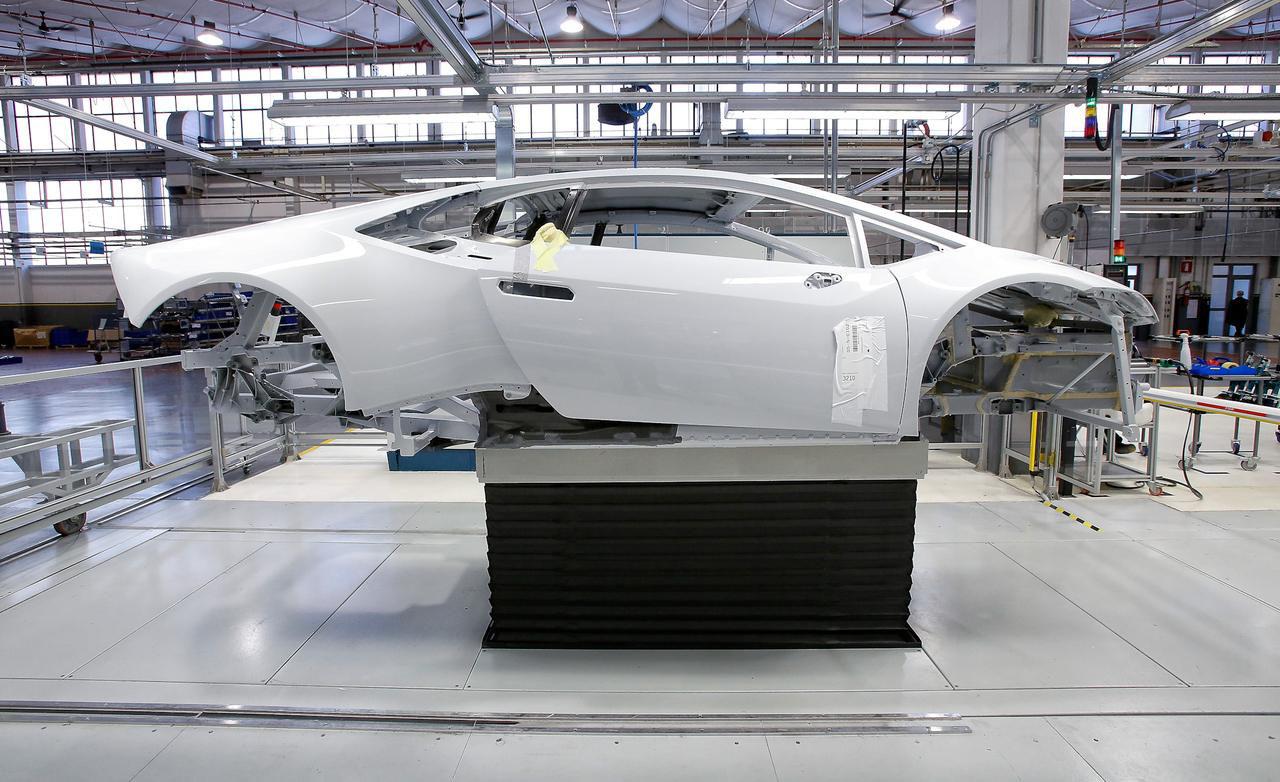 Huracan production line 14