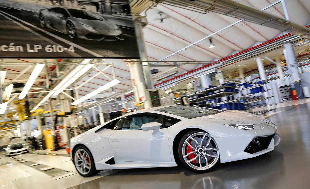 Huracan production line 1
