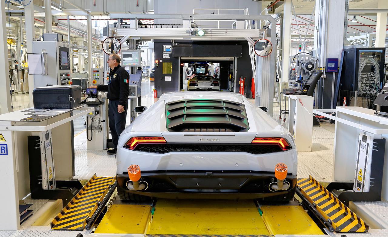 Huracan production line 6