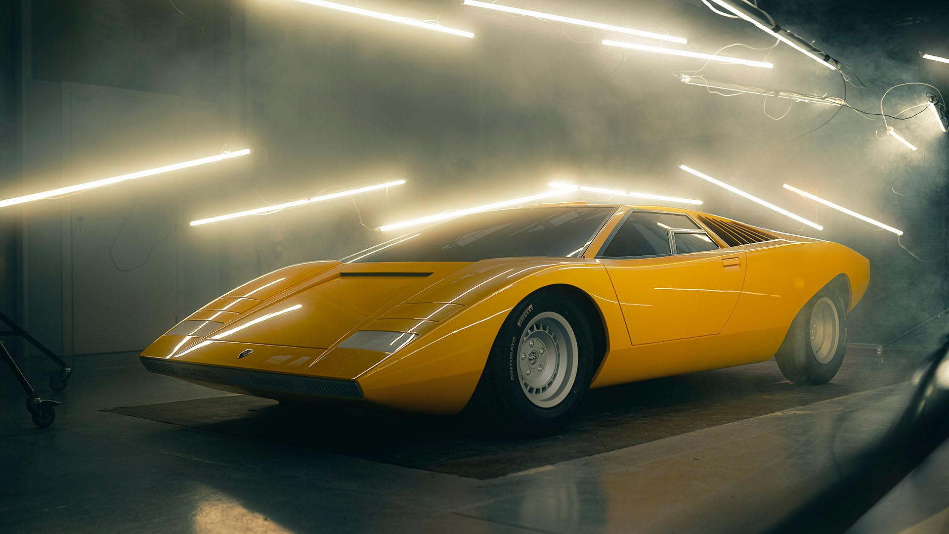 The countach lp500 is back 3