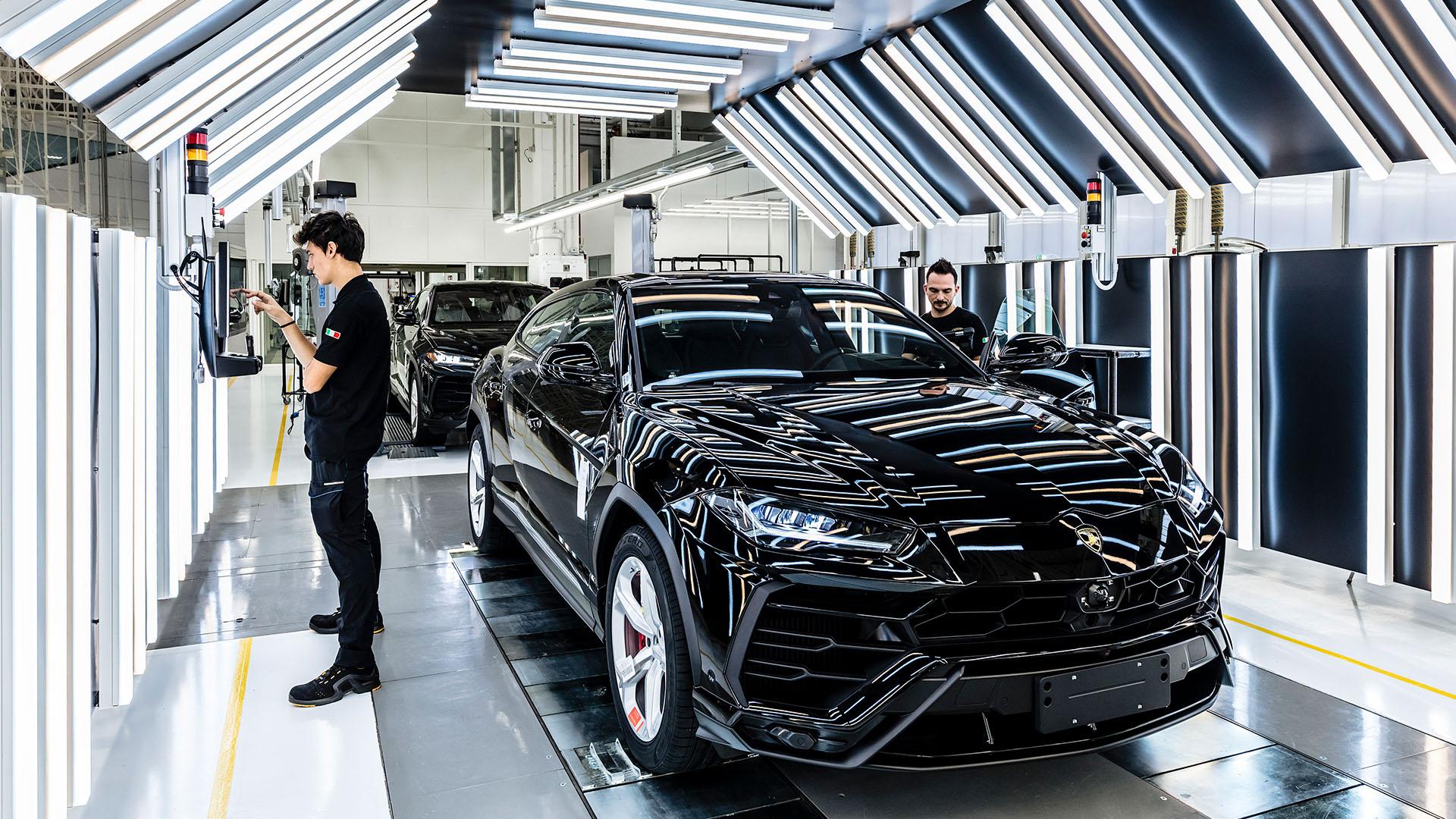 Lamborghini urus production record 0