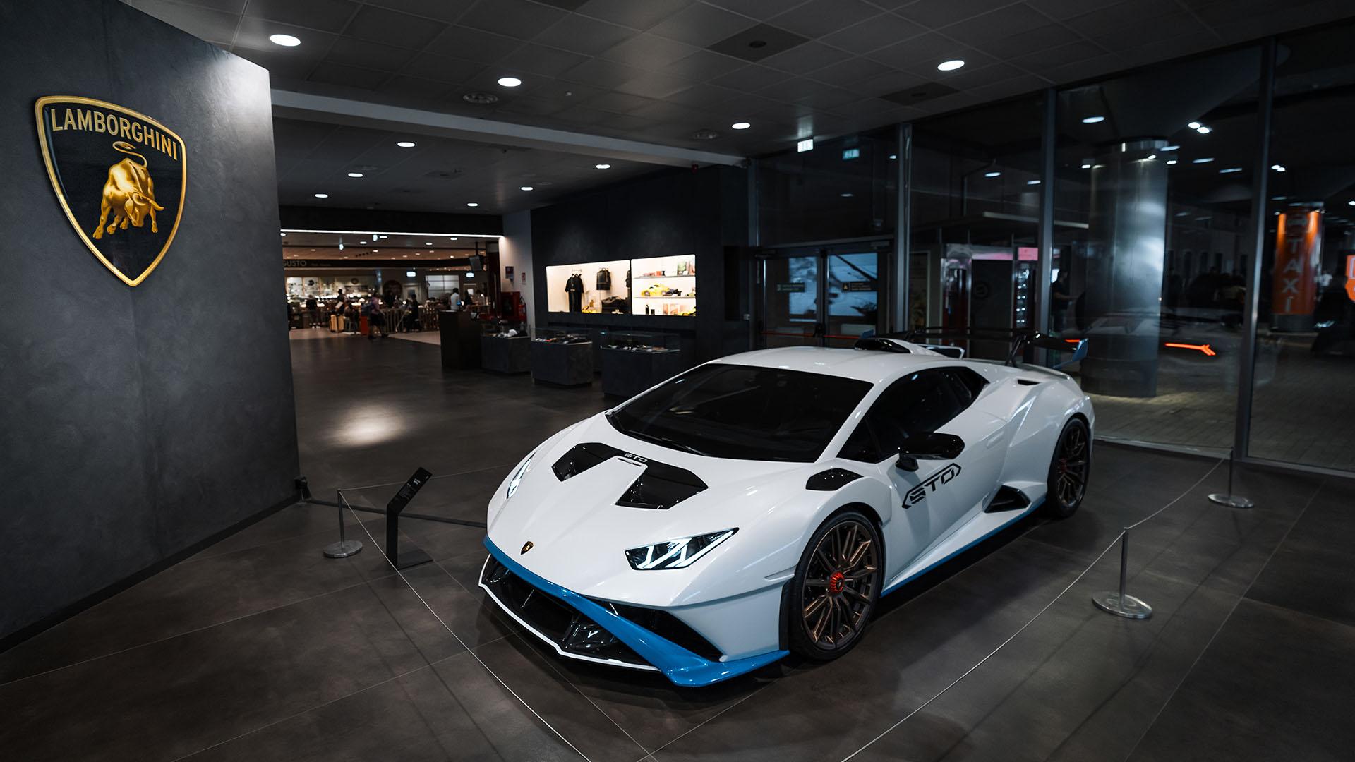 The Urus a VIP shuttle at Bologna airport LamboCARS