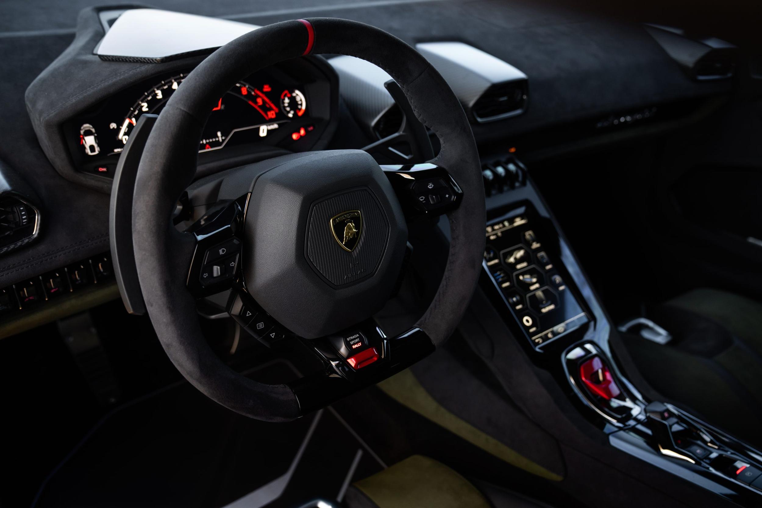 Lamborghini huracan sterrato interior