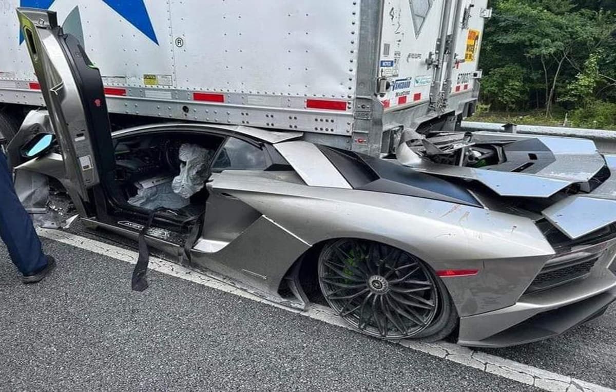 2018 Lamborghini Aventador Crashes Into Truck At Insane Speed Driver