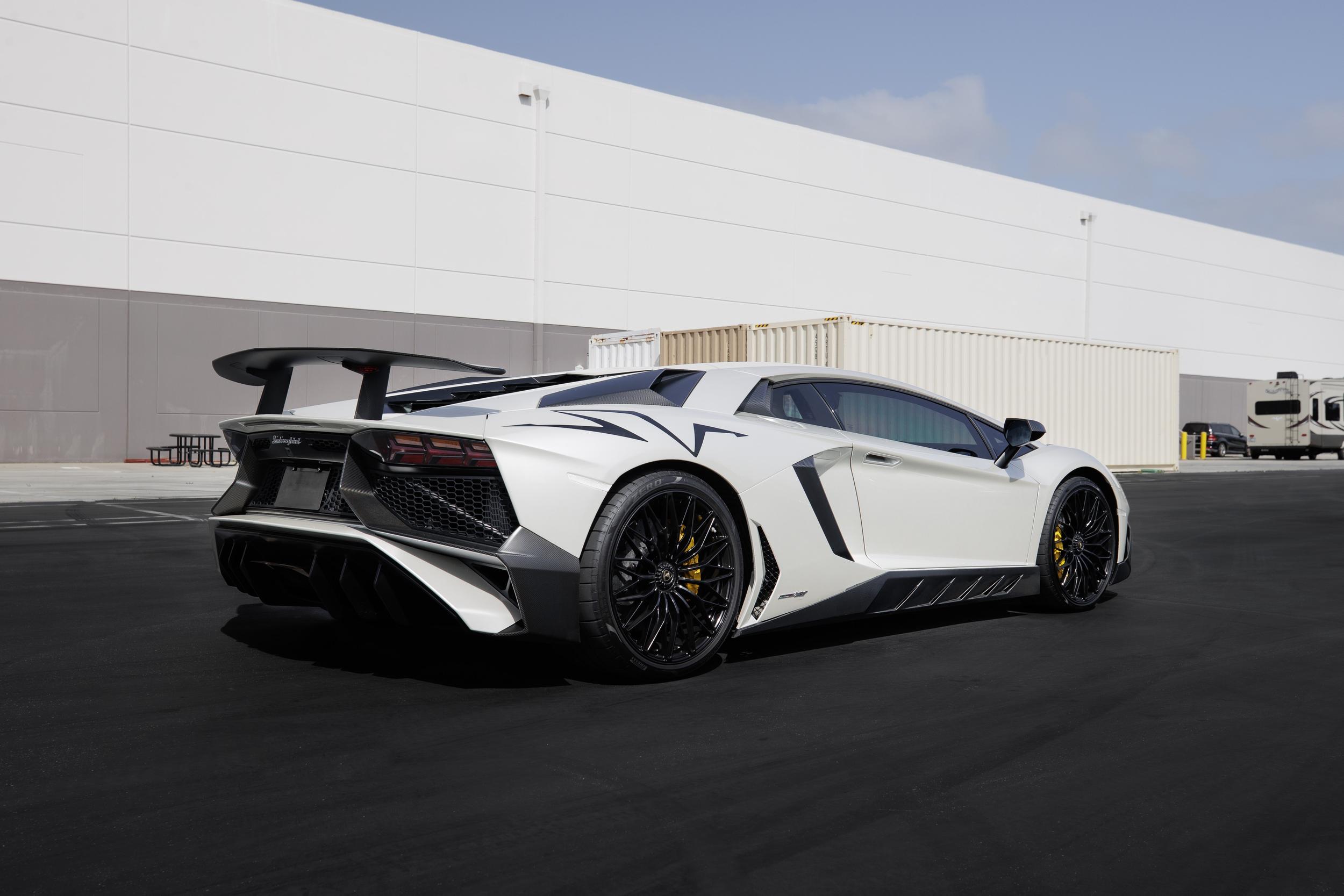Pros and cons of leasing a lamborghini