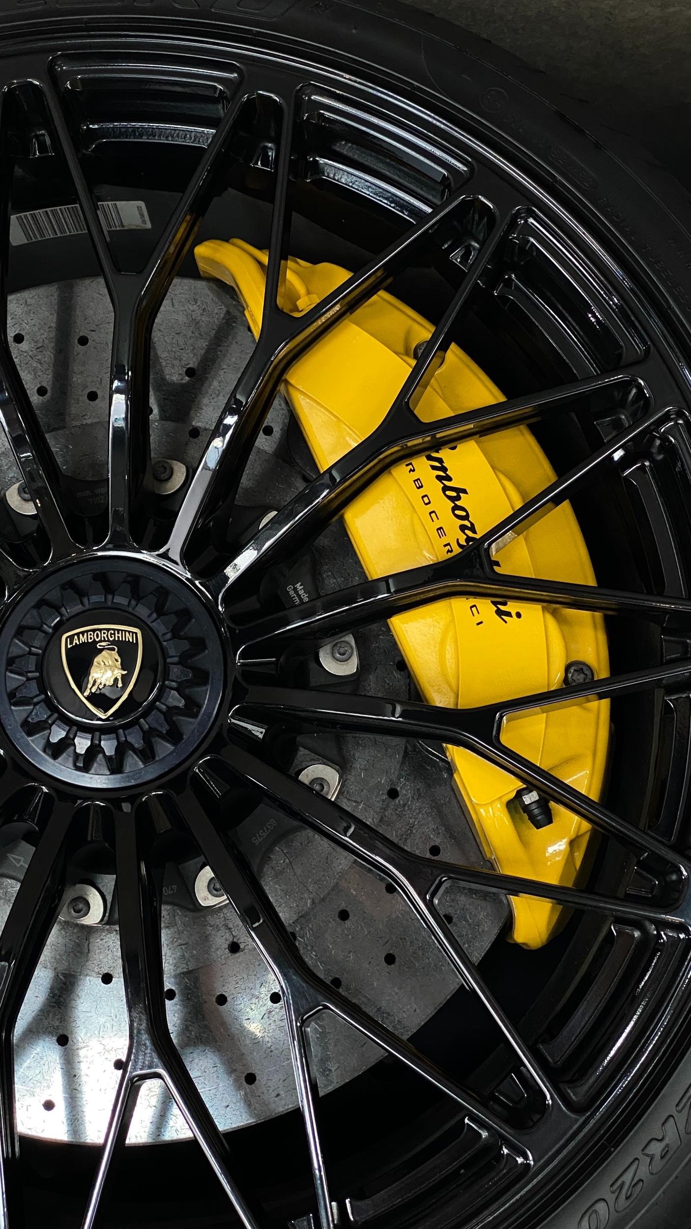 Lamborghini tire sizes