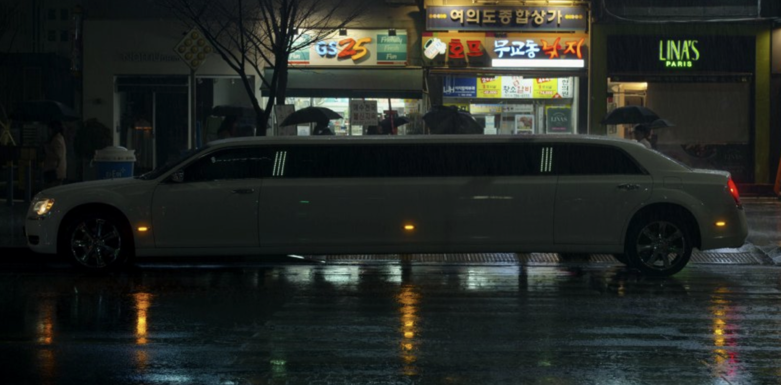 2011 chrysler 300 c stretched limousine