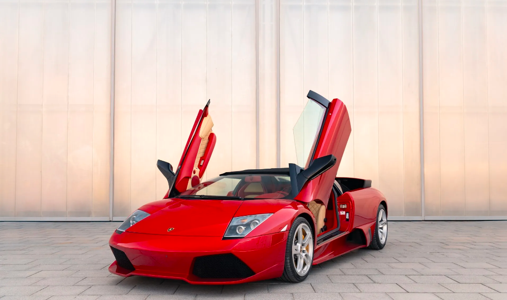 Lamborghini cars at rm sotheby's dubai auction