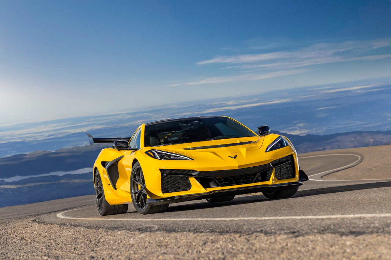 The Battle for Supercar Supremacy: 2025 Chevrolet Corvette ZR1 Vs 